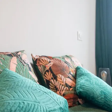 Apartment Cosy Location - Confortable, Cosy Et Equipe - Places Gratuites A Proximite *